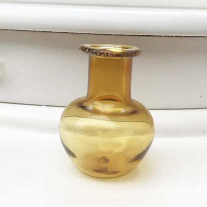Mini Glass Vase – Cute Dollhouse Decor & Tiny Flower Holder